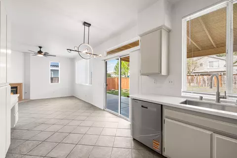 Kitchen - 36934 Royce Ct, Palmdale, CA 93552 photo 6 of 6