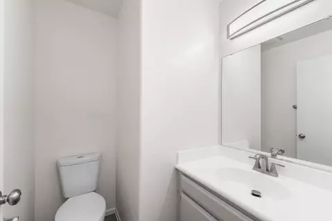 Bath - 36934 Royce Ct, Palmdale, CA 93552 photo 1 of 3