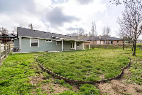 Exterior - 28321 Pimlico Way, Tehachapi, CA 93561 photo 4 of 5