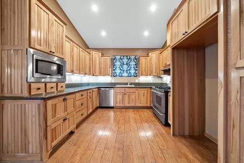 Kitchen - 28321 Pimlico Way, Tehachapi, CA 93561 photo 1 of 3