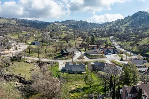 View/Area - 28321 Pimlico Way, Tehachapi, CA 93561 photo 2 of 6