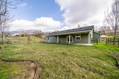 Exterior - 28321 Pimlico Way, Tehachapi, CA 93561 photo 3 of 5