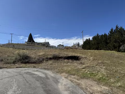 1 Culford Pl, Lake Elizabeth, CA 93532