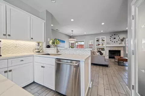 Kitchen - 45653 Knightsbridge St, Lancaster, CA 93534 photo 3 of 3
