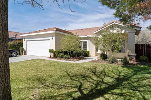 Exterior - 45653 Knightsbridge St, Lancaster, CA 93534 photo 2 of 4