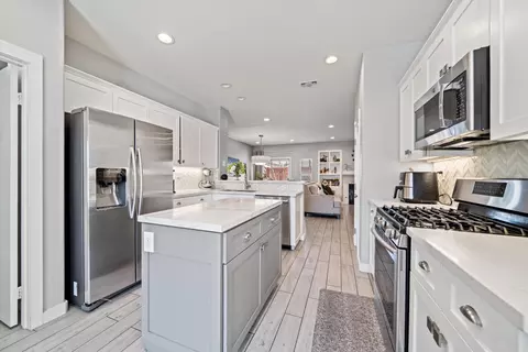 Kitchen - 45653 Knightsbridge St, Lancaster, CA 93534 photo 1 of 3