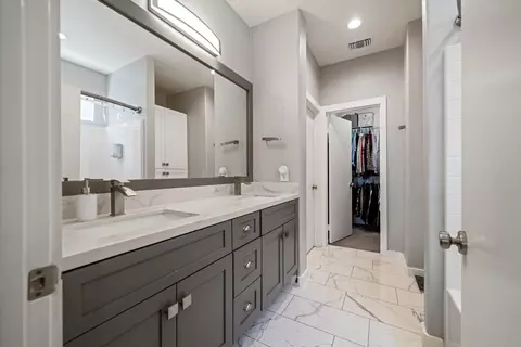 Bath - 45653 Knightsbridge St, Lancaster, CA 93534 photo 2 of 2