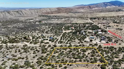126 Th St E, Pearblossom, CA 93553 photo 4