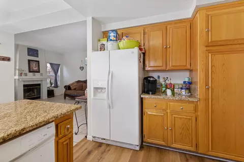 Kitchen - 37350 E 42nd St, Palmdale, CA 93552 photo 4 of 4