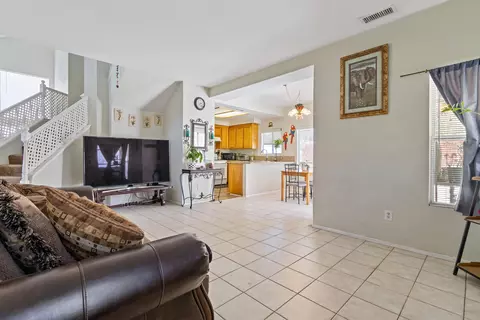 Entry Way - 37350 E 42nd St, Palmdale, CA 93552 photo 2 of 2