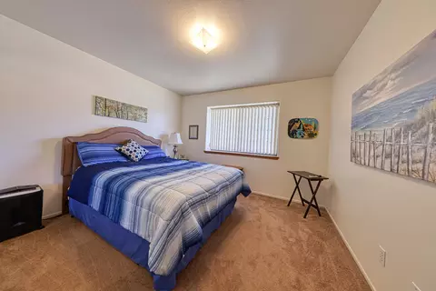 Bedroom - 29180 Lower Valley Rd N, Tehachapi, CA 93561 photo 4 of 5