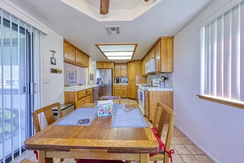 Dining - 29180 Lower Valley Rd N, Tehachapi, CA 93561 photo 3 of 4