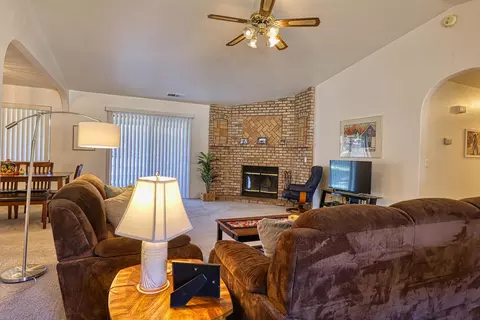 Living - 29180 Lower Valley Rd N, Tehachapi, CA 93561 photo 2 of 4