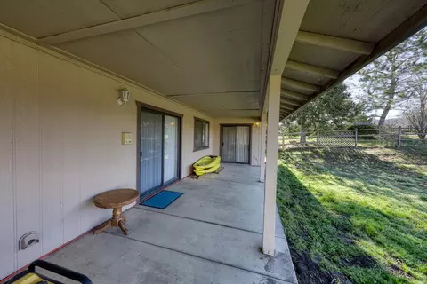 Exterior - 29180 Lower Valley Rd N, Tehachapi, CA 93561 photo 2 of 3