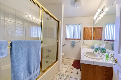 Bath - 29180 Lower Valley Rd N, Tehachapi, CA 93561 photo 3 of 4