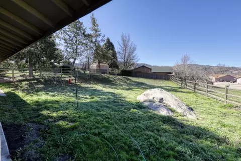 Exterior - 29180 Lower Valley Rd N, Tehachapi, CA 93561 photo 3 of 3