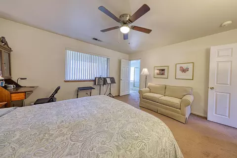 Bedroom - 29180 Lower Valley Rd N, Tehachapi, CA 93561 photo 2 of 5