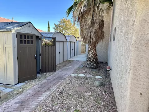 Exterior - 43729 Mikosasky Ave, Lancaster, CA 93535 photo 4 of 4