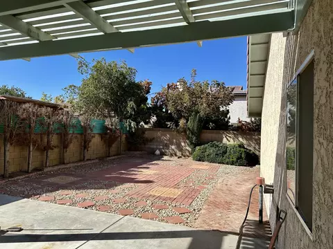 Exterior - 43729 Mikosasky Ave, Lancaster, CA 93535 photo 3 of 4