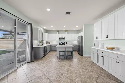 Kitchen - 44327 Dusky Willow St, Lancaster, CA 93536 photo 1 of 8