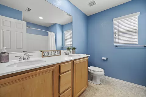 Bath - 44327 Dusky Willow St, Lancaster, CA 93536 photo 4 of 5