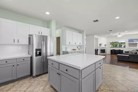 Kitchen - 44327 Dusky Willow St, Lancaster, CA 93536 photo 6 of 8