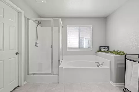 Bath - 44327 Dusky Willow St, Lancaster, CA 93536 photo 3 of 5