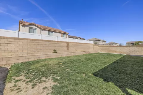 Exterior - 44327 Dusky Willow St, Lancaster, CA 93536 photo 9 of 18