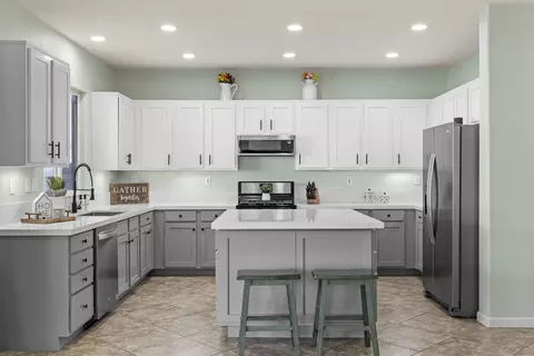 Kitchen - 44327 Dusky Willow St, Lancaster, CA 93536 photo 2 of 8