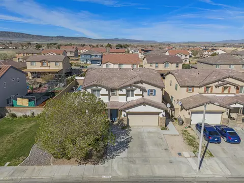 View/Area - 44327 Dusky Willow St, Lancaster, CA 93536 photo 2 of 7