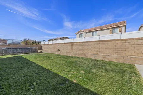 Exterior - 44327 Dusky Willow St, Lancaster, CA 93536 photo 3 of 18