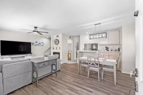 43425 30th St W St W #4, Lancaster, CA 93536