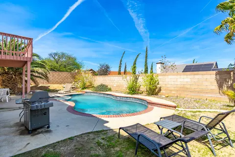Exterior - 3121 Hampton Rd, Palmdale, CA 93551 photo 10 of 11