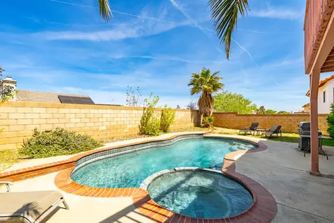 Exterior - 3121 Hampton Rd, Palmdale, CA 93551 photo 8 of 11