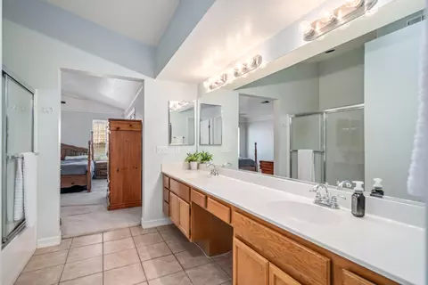 Bath - 3121 Hampton Rd, Palmdale, CA 93551 photo 2 of 4
