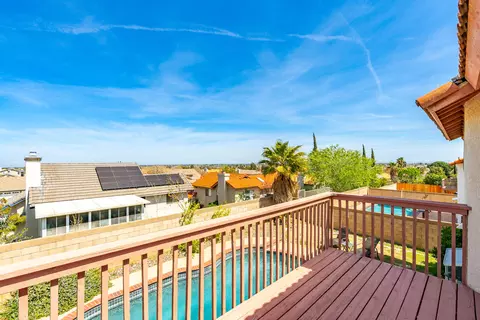Exterior - 3121 Hampton Rd, Palmdale, CA 93551 photo 5 of 11
