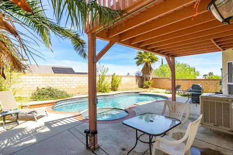 Exterior - 3121 Hampton Rd, Palmdale, CA 93551 photo 7 of 11