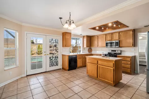 Kitchen - 3121 Hampton Rd, Palmdale, CA 93551 photo 5 of 5