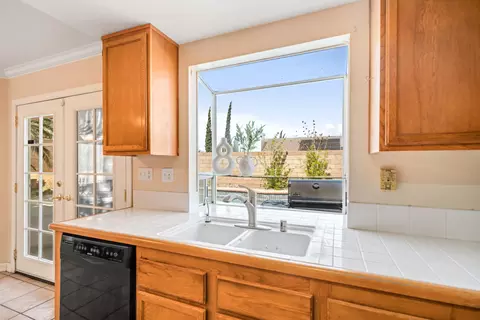 Kitchen - 3121 Hampton Rd, Palmdale, CA 93551 photo 3 of 5