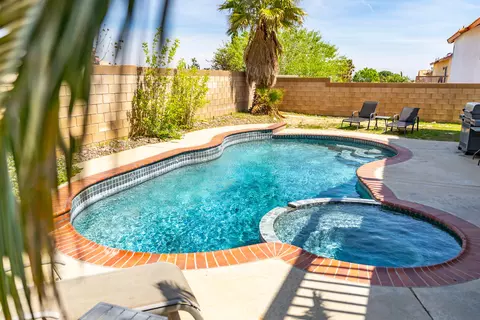 Exterior - 3121 Hampton Rd, Palmdale, CA 93551 photo 2 of 11