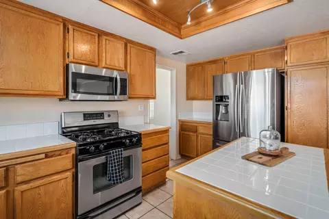 Kitchen - 3121 Hampton Rd, Palmdale, CA 93551 photo 2 of 5