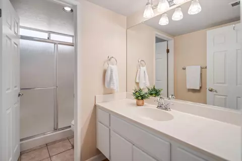 Bath - 3121 Hampton Rd, Palmdale, CA 93551 photo 1 of 4