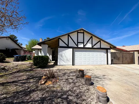Exterior - 37653 Janus Dr, Palmdale, CA 93550 photo 4 of 8