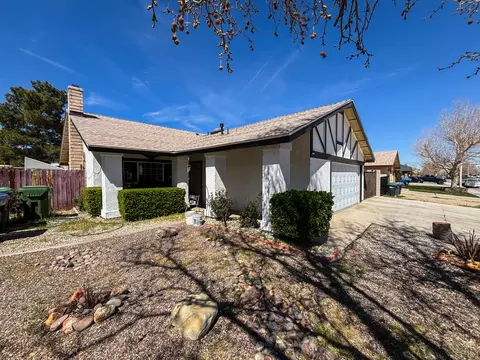 Exterior - 37653 Janus Dr, Palmdale, CA 93550 photo 5 of 8