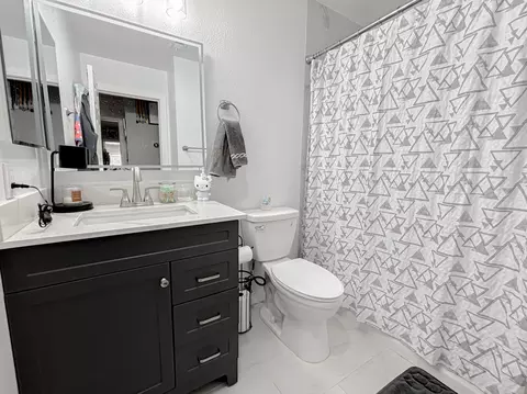 Bath - 37653 Janus Dr, Palmdale, CA 93550 photo 1 of 2