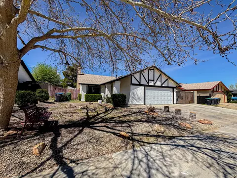 Exterior - 37653 Janus Dr, Palmdale, CA 93550 photo 2 of 8