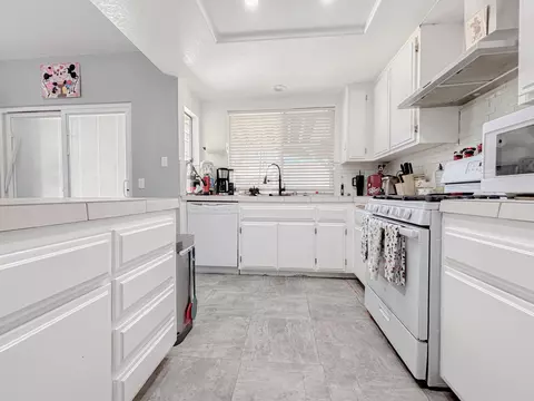 Kitchen - 37653 Janus Dr, Palmdale, CA 93550 photo 1 of 4