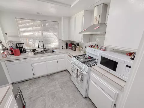 Kitchen - 37653 Janus Dr, Palmdale, CA 93550 photo 3 of 4