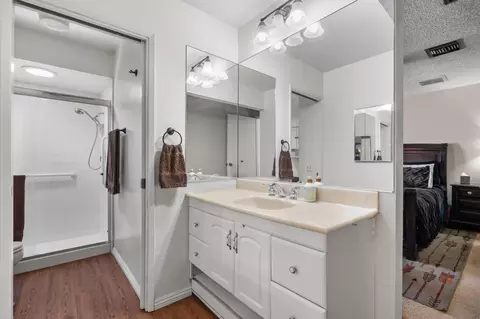 Bath - 44103 Precise St, Lancaster, CA 93536 photo 2 of 2