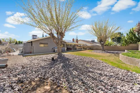Exterior - 44103 Precise St, Lancaster, CA 93536 photo 8 of 10
